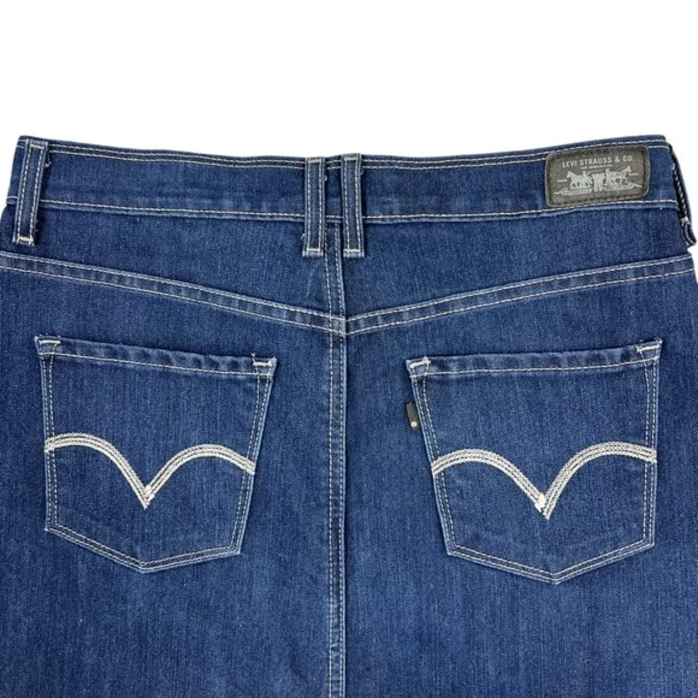Levis Denim Jean Pencil Skirt Sz 8 Dark Wash Stretch 2010s Classic Trendy Grunge - Picture 5 of 11
